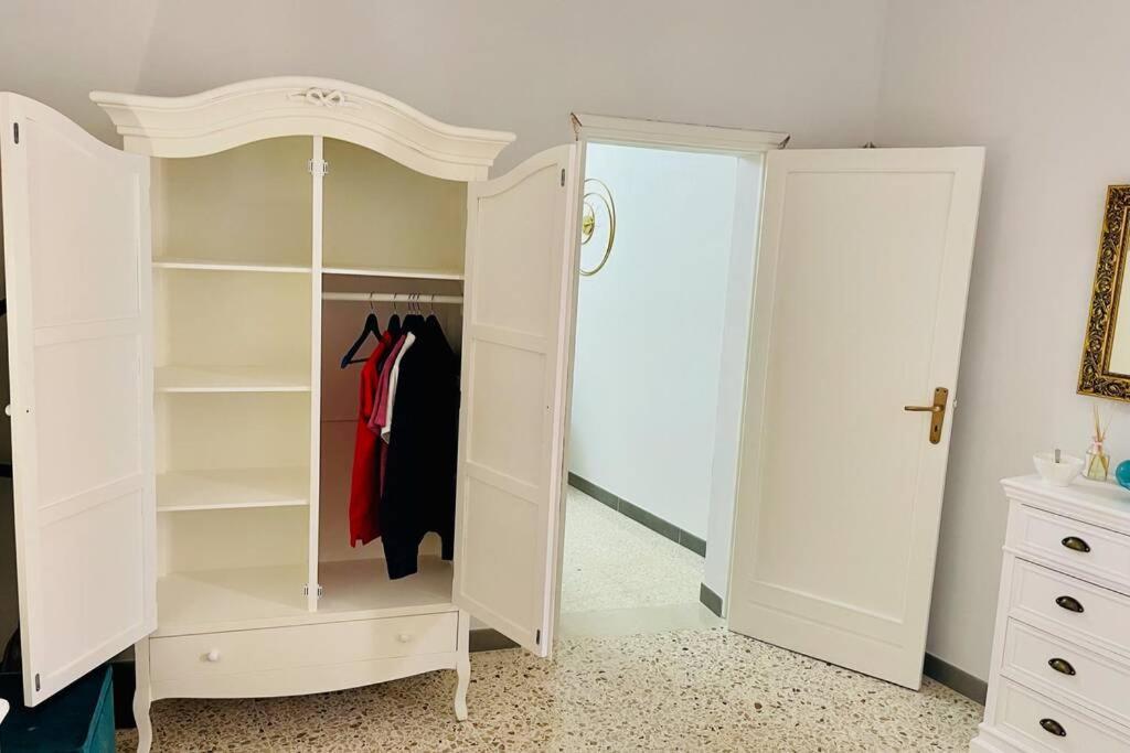 Trapani Centro Storico Apartment, Great Central Location! All New Furniture And Appliances! 외부 사진